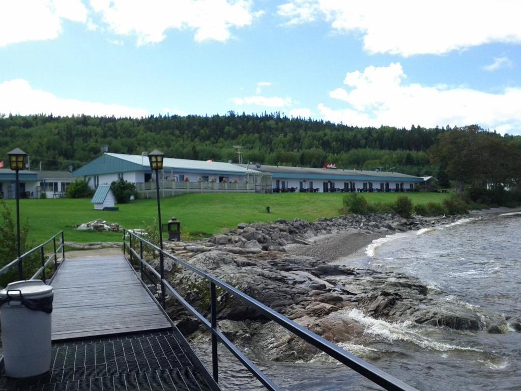 Motel Lac St-Jean Шамбор Экстерьер фото